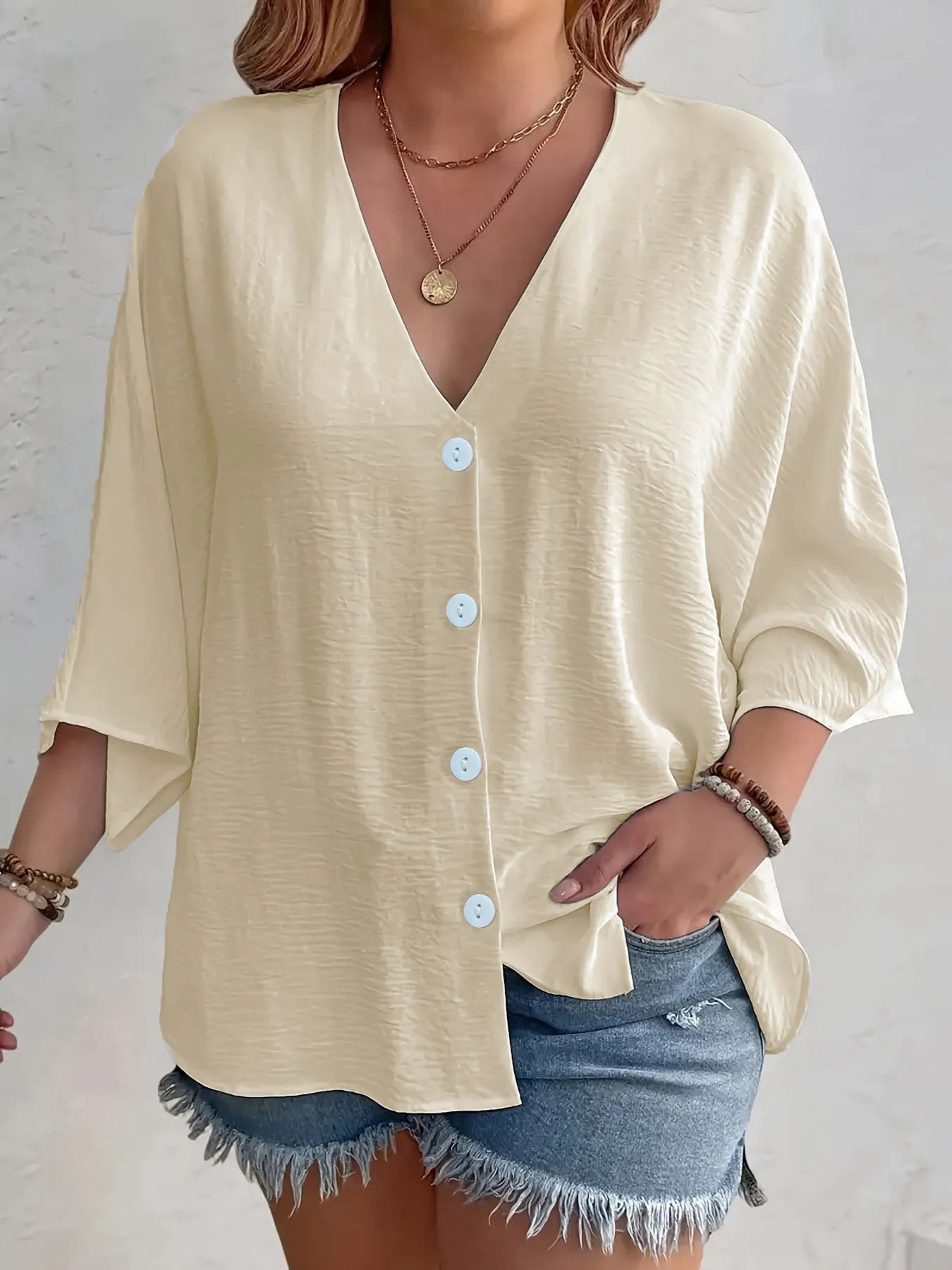 Amirah - Blouse décontractée à demi-manches, col en V et boutons