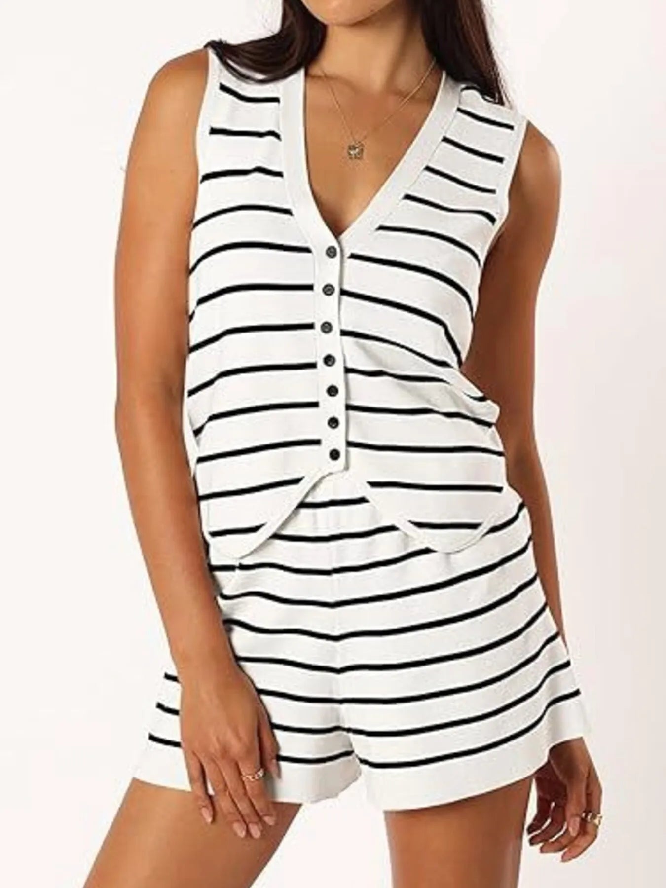Amara - Ensemble casual avec gilet rayé à boutons et short assorti