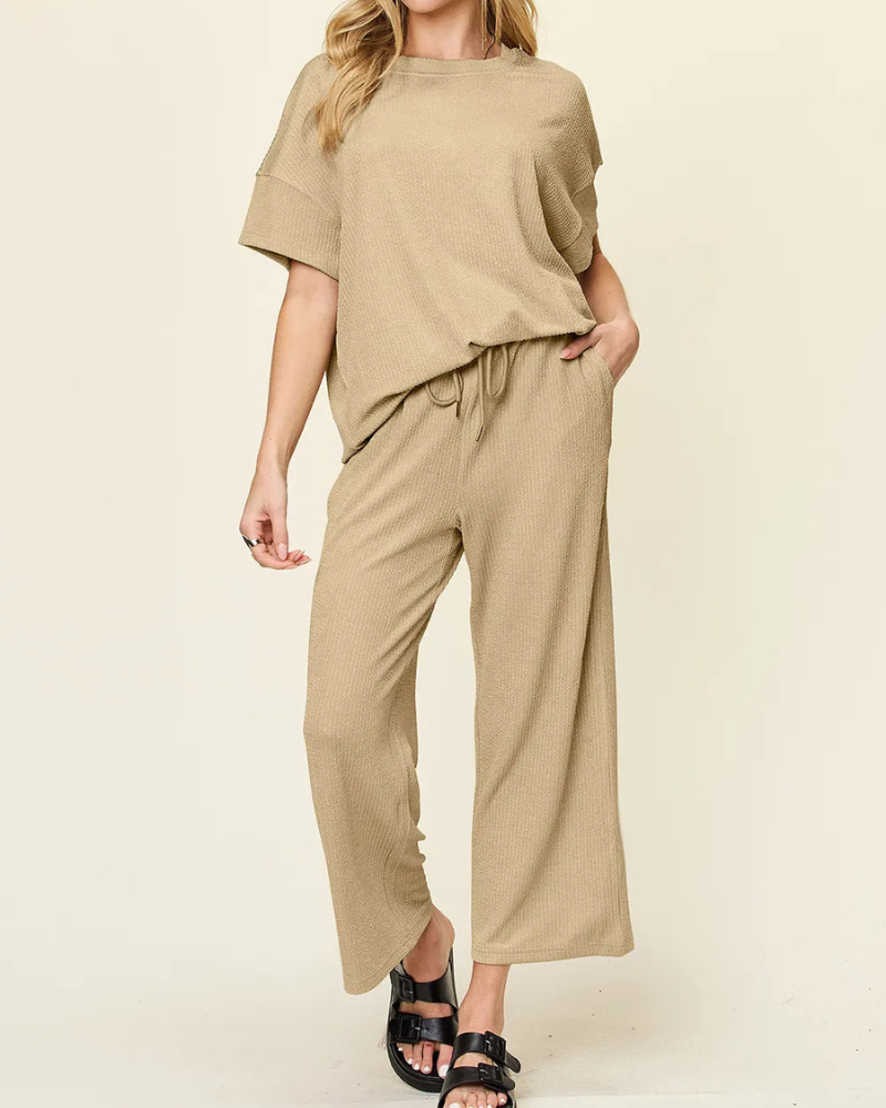Kiera - Ensemble t-shirt ample à col rond texturé et pantalon à jambes larges