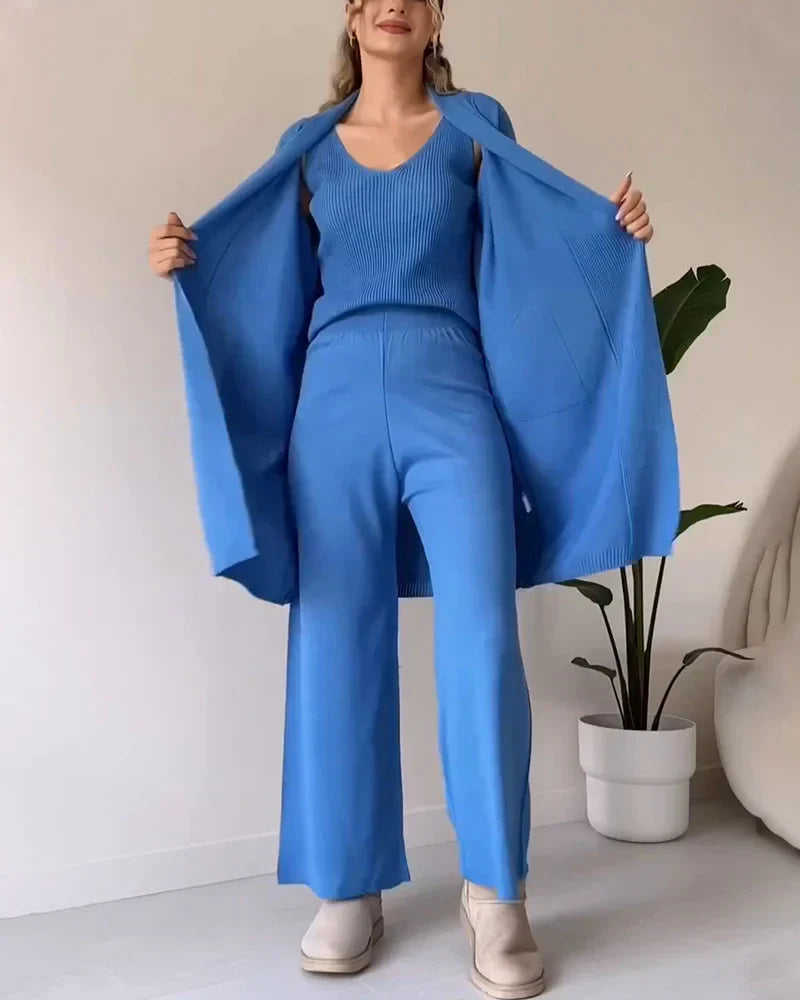 Thea - Élégant ensemble trois pièces avec top sans manches, pantalon et cardigan fluide