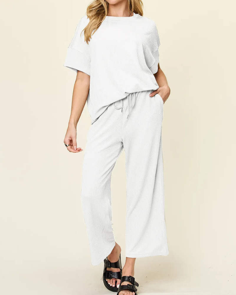 Kiera - Ensemble t-shirt ample à col rond texturé et pantalon à jambes larges