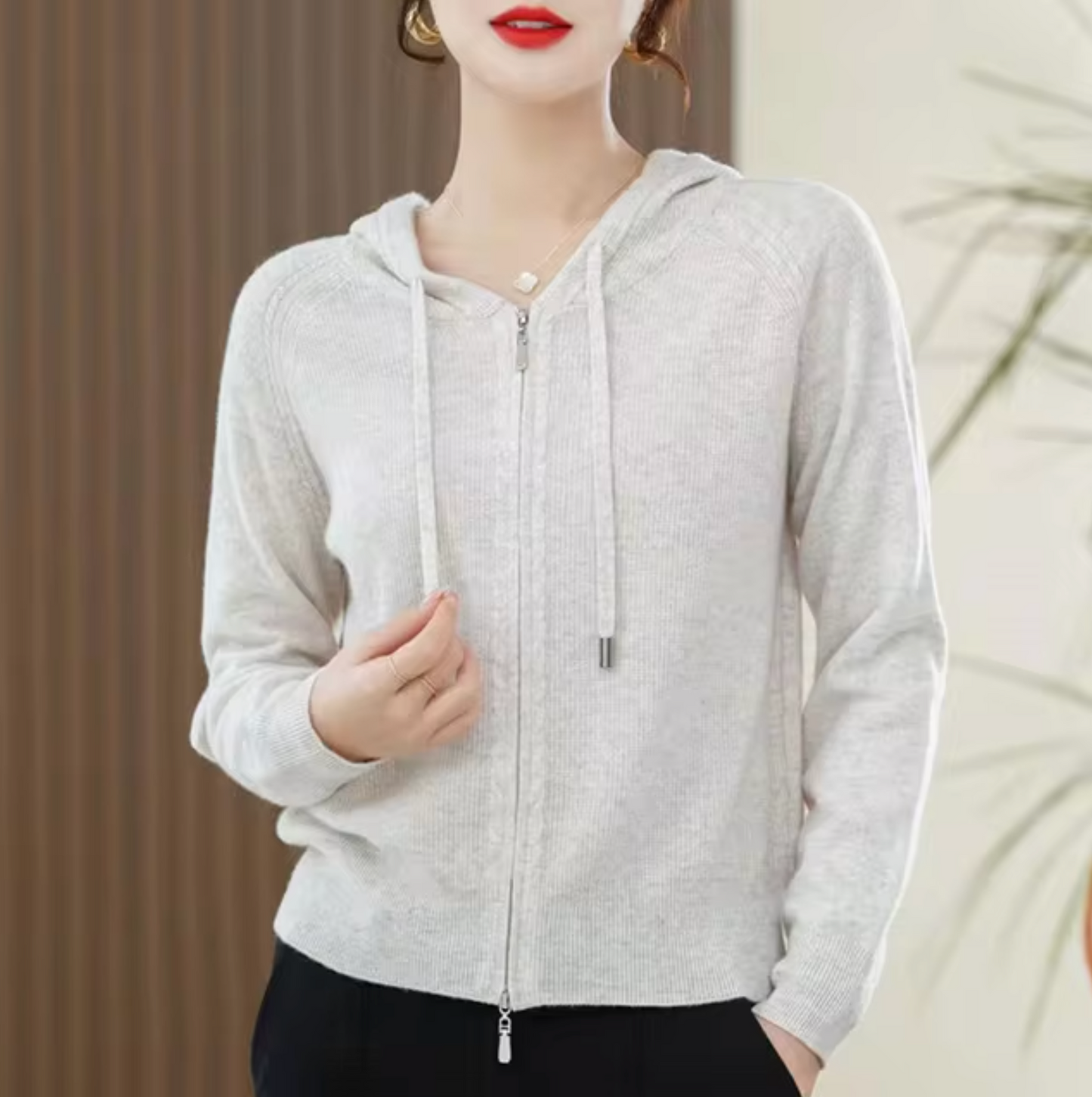 Kiana – Sweat à capuche en cachemire tricoté