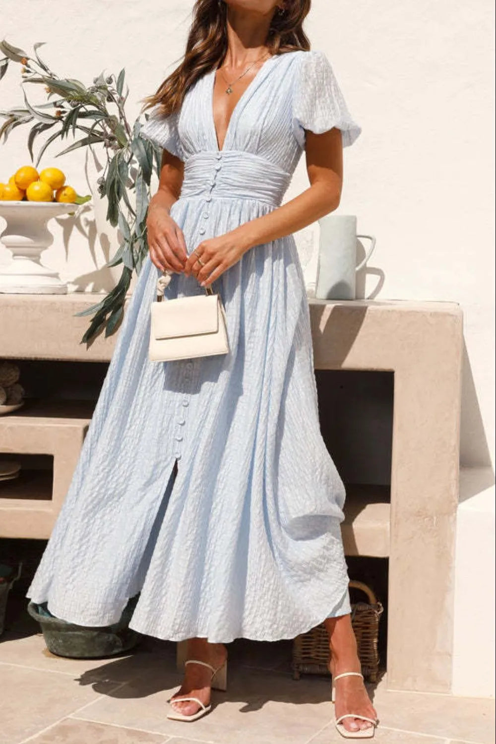 Clarissa - Robe élégante à manches courtes bouffantes et profond décolleté en V