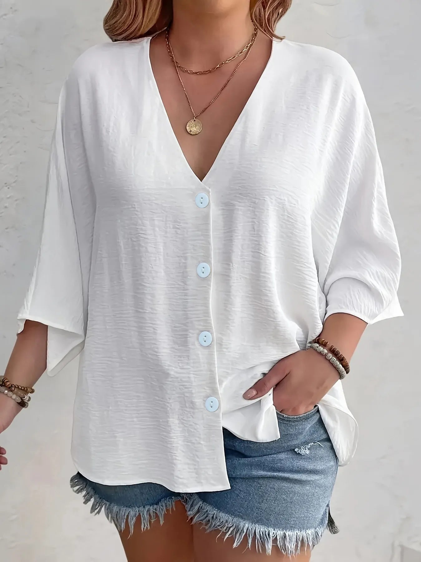 Amirah - Blouse décontractée à demi-manches, col en V et boutons