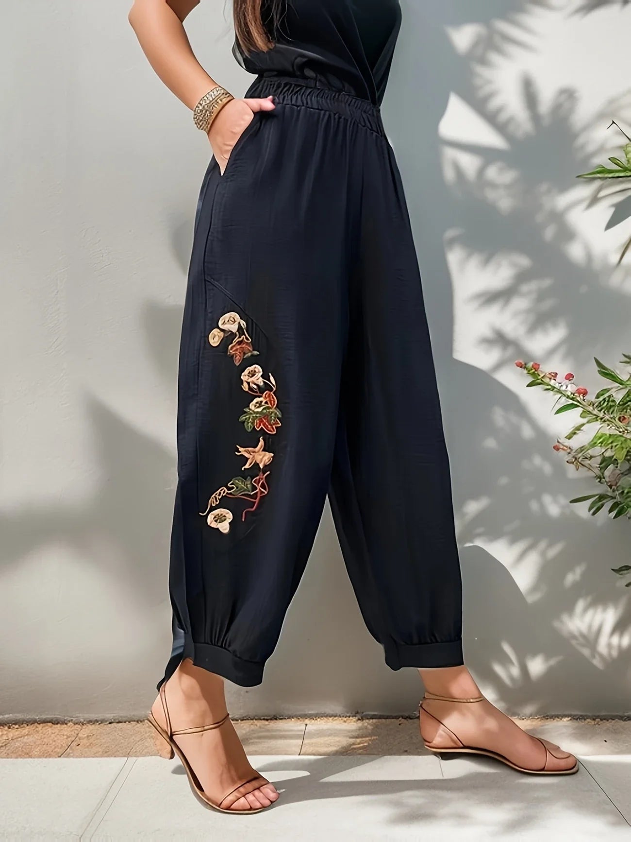 Nancy - Pantalon de loisirs chic avec broderie florale pour femmes