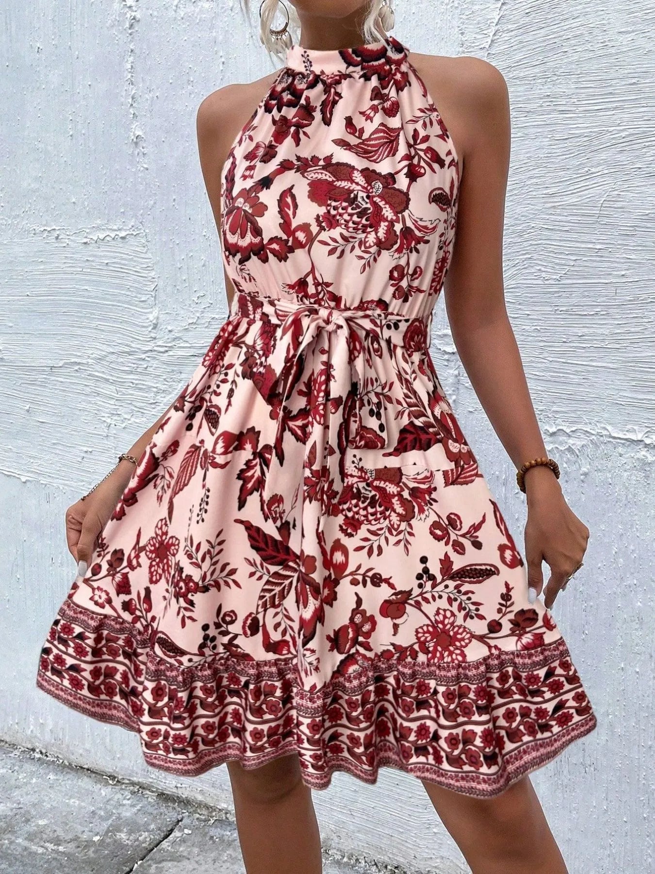 Billie - Robe fleurie sans manches à col halter et ceinture à nouer