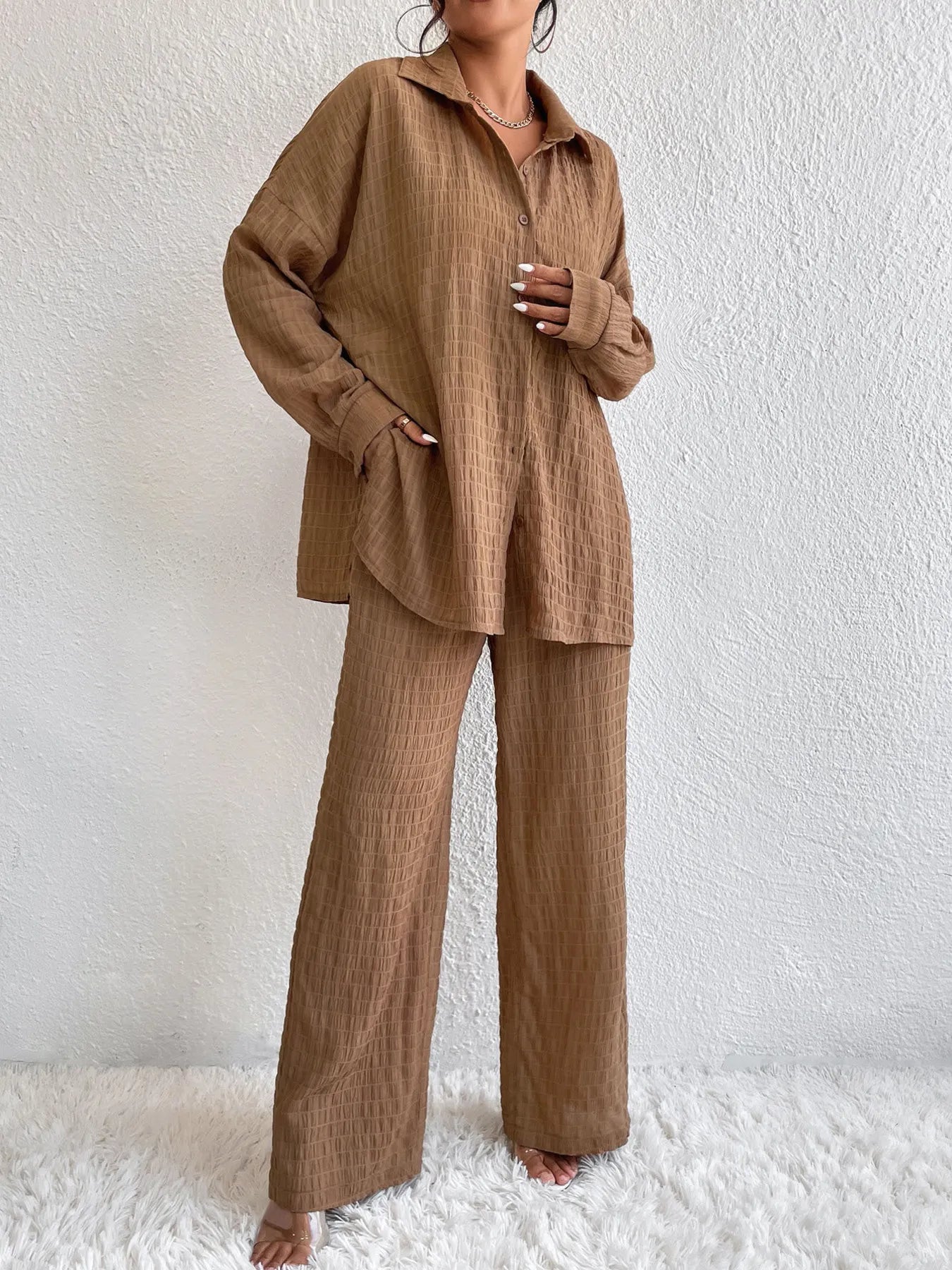 Lydia - Élégant ensemble avec blouse boutonnée à manches longues et pantalon