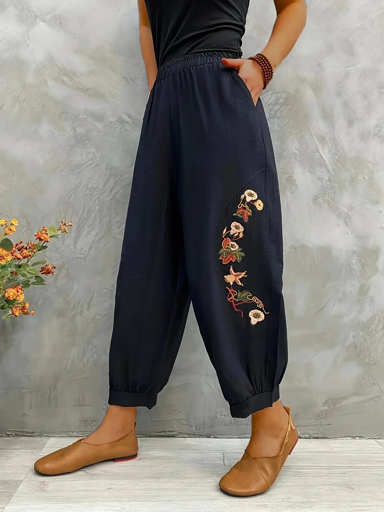 Nancy - Pantalon de loisirs chic avec broderie florale pour femmes