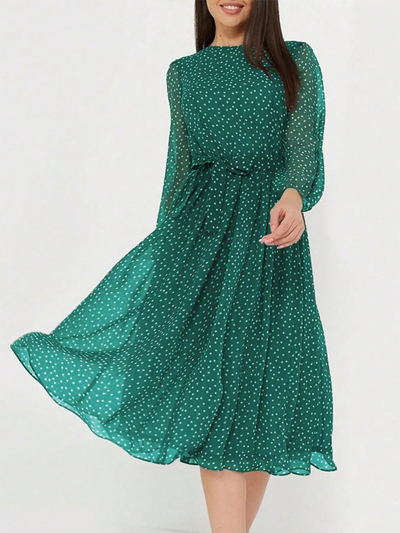 Zahra - Élégante robe midi à manches longues, col rond et pois