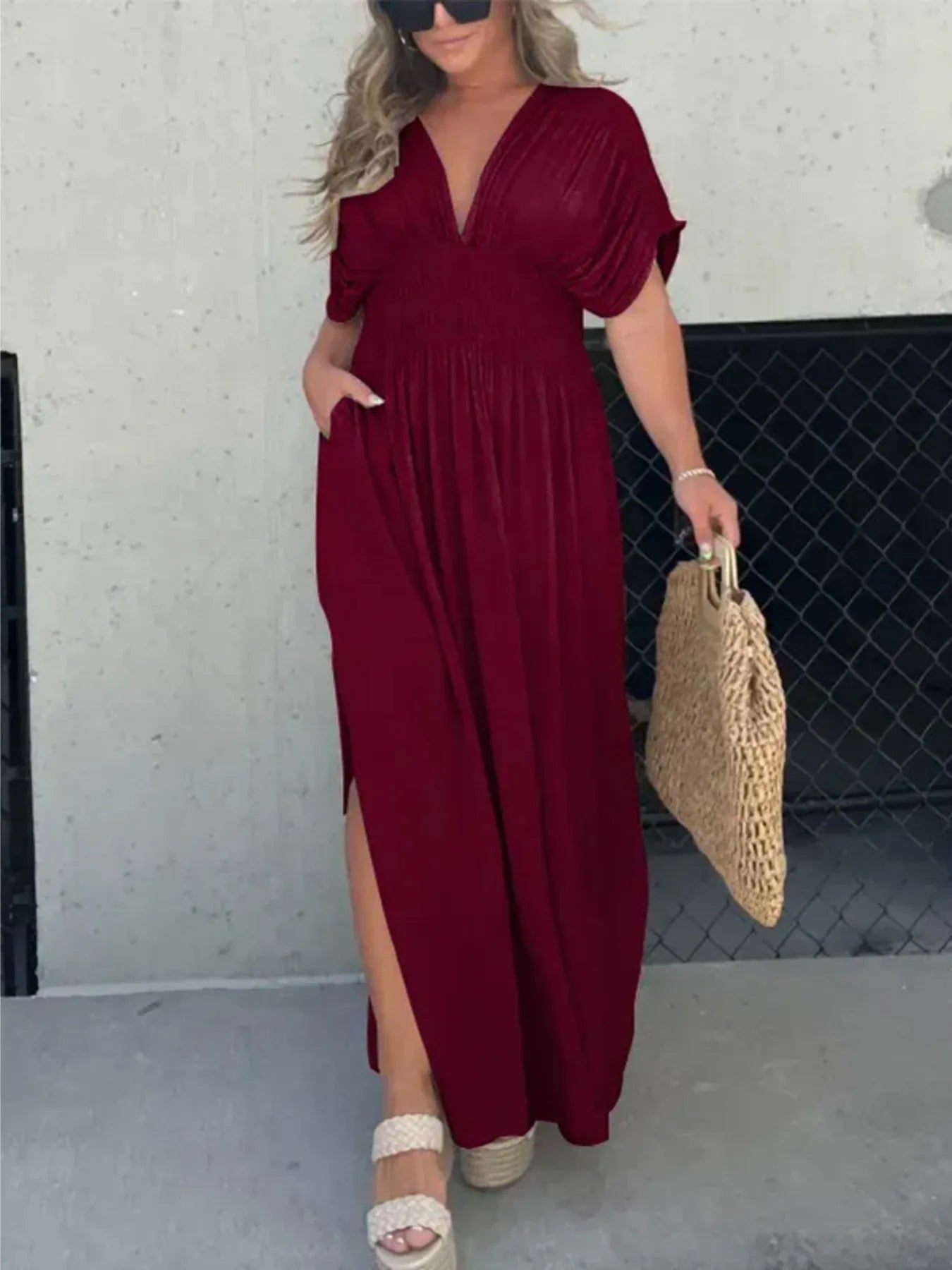 Delfina - Élégante robe maxi à décolleté en V et fente latérale