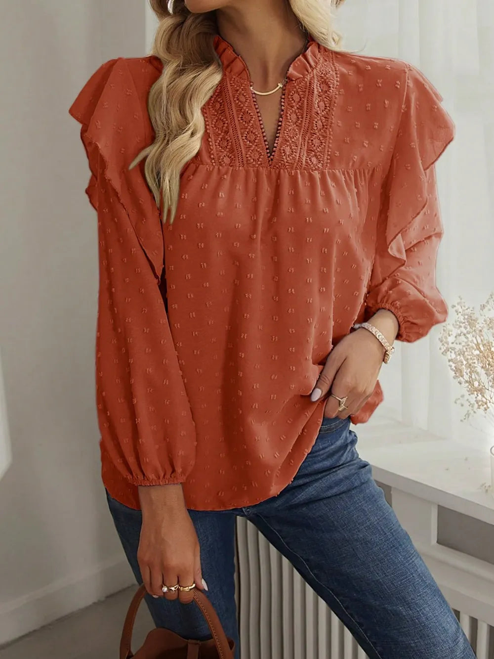 Alyana - Élégante blouse à manches longues avec volants et pois suisses