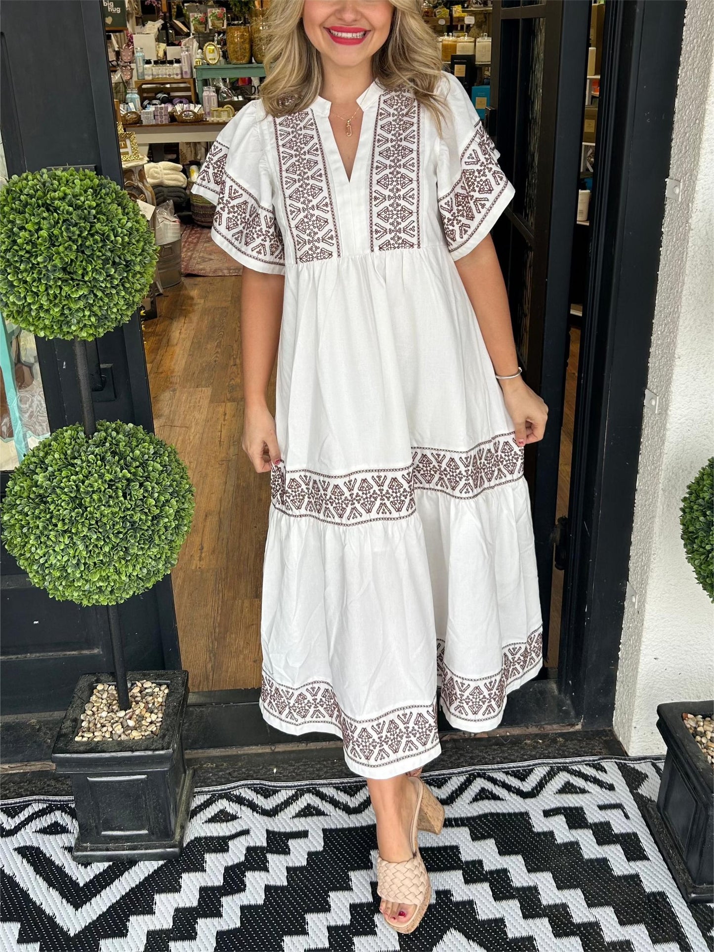 Elora - Élégante robe ample à manches courtes bouffantes