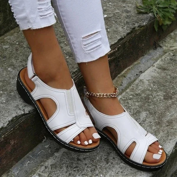 Elvia - Sandales ouvertes avec fermeture velcro et découpes pour femme