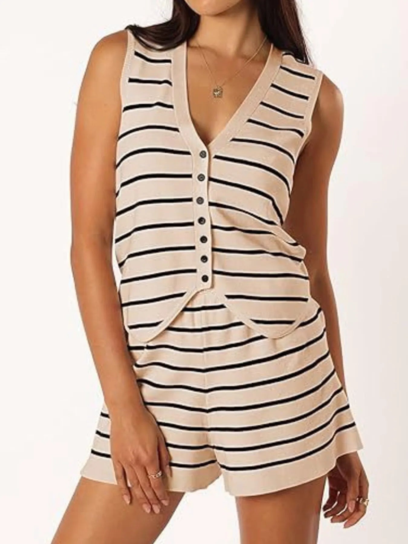 Amara - Ensemble casual avec gilet rayé à boutons et short assorti