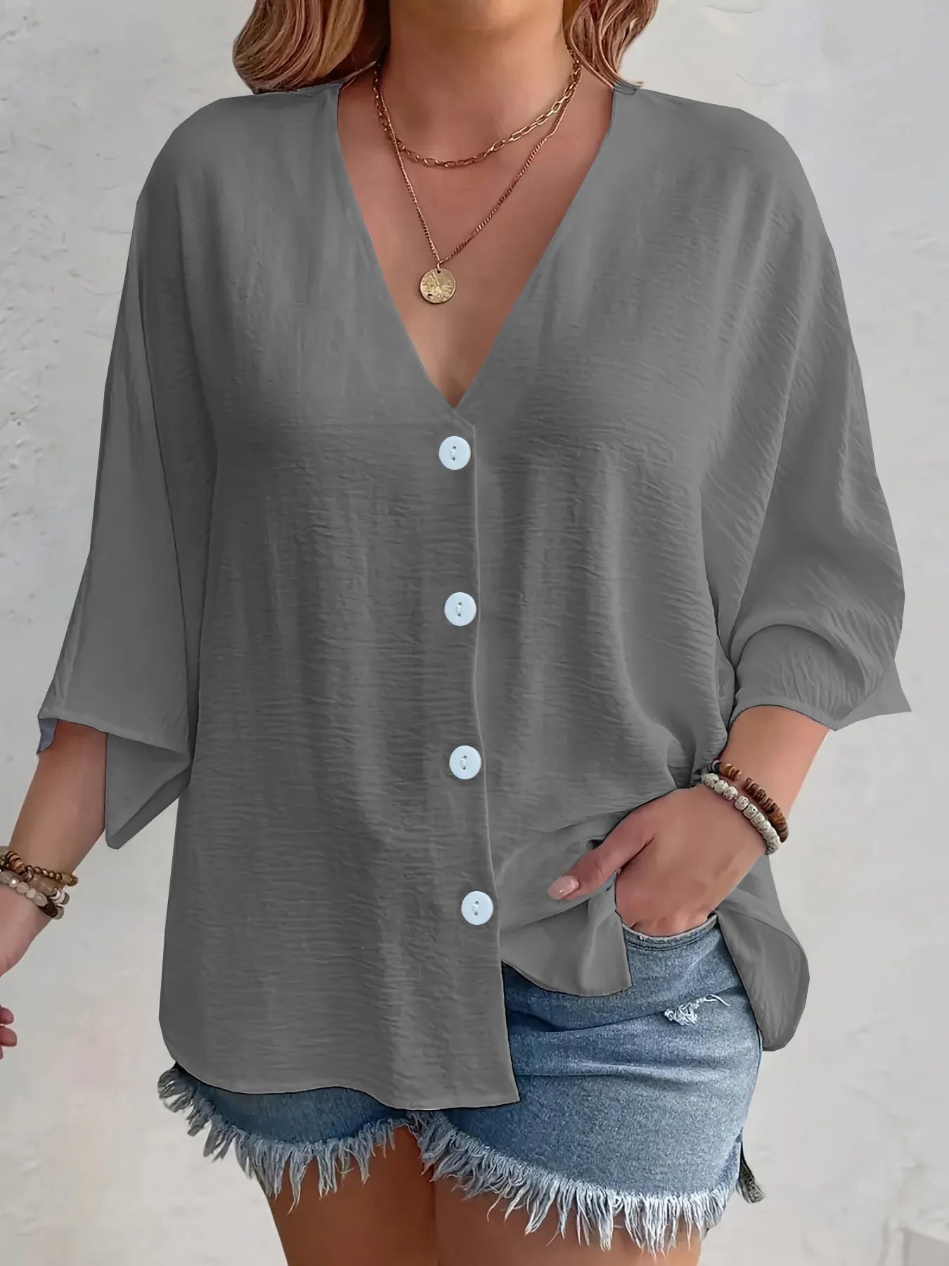 Amirah - Blouse décontractée à demi-manches, col en V et boutons