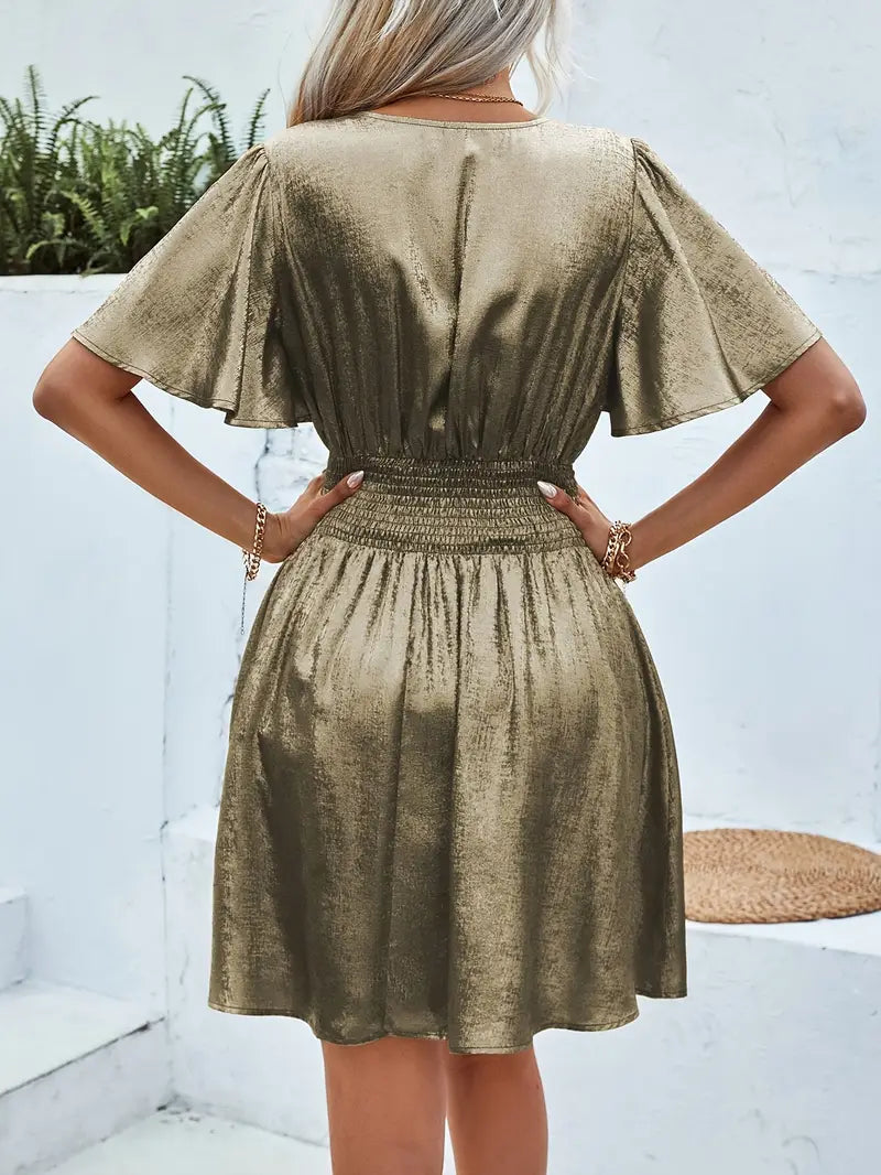 Fayruz – Minikleid avec V-Ausschnitt et Flügelärmeln