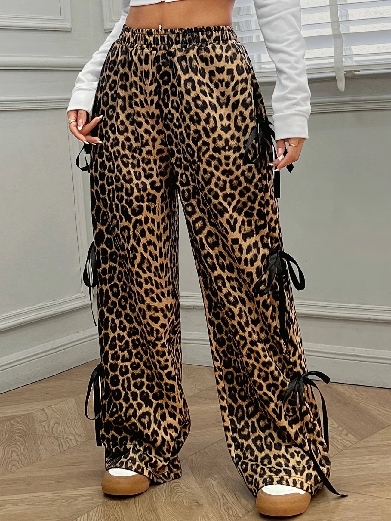 Ayana - Pantalon à jambes larges avec imprimé léopard et nœud sur le côté