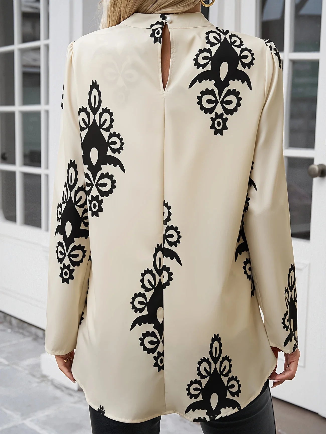 Dedra - Elégant haut à manches longues avec col imprimé