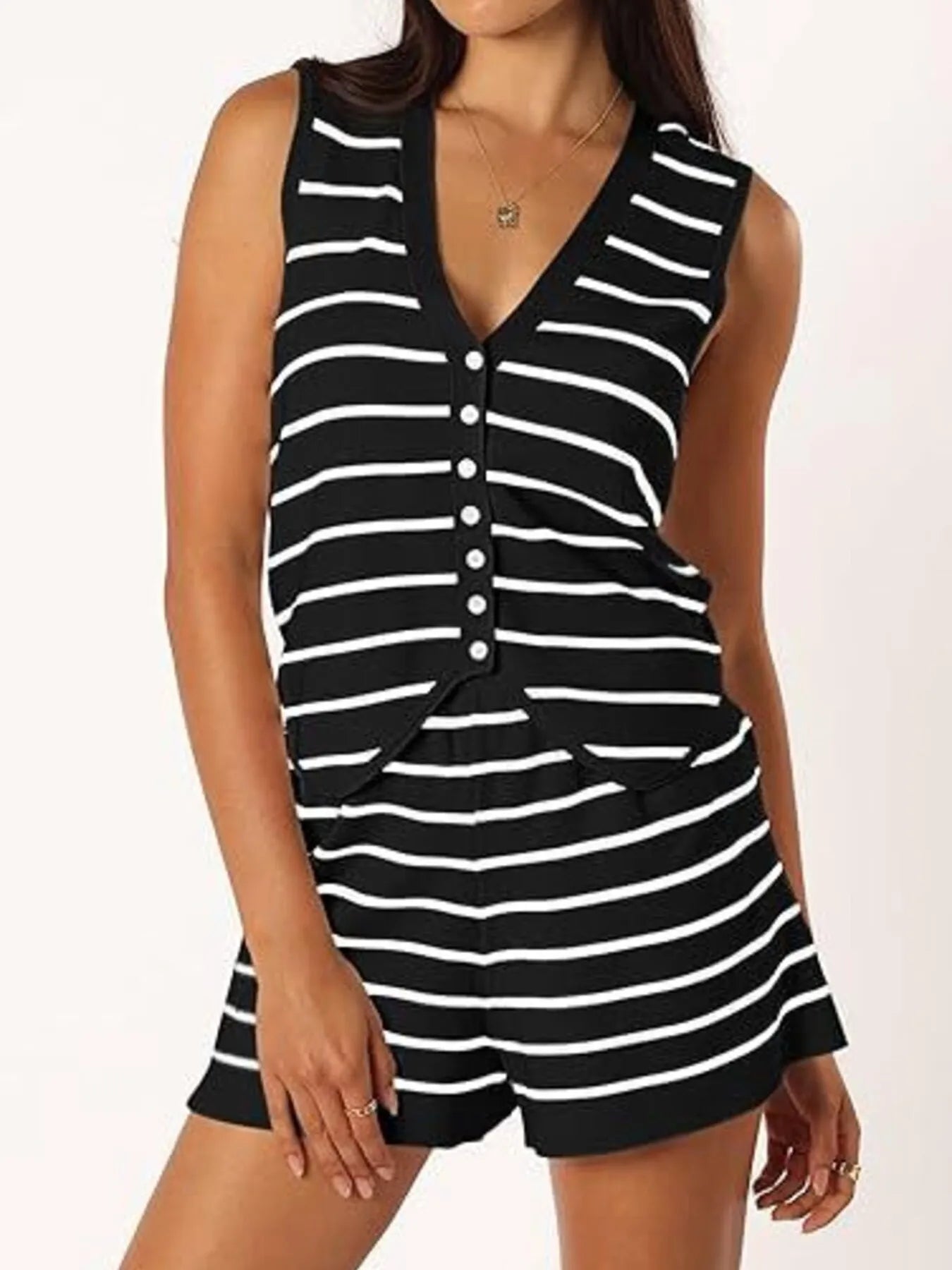 Amara - Ensemble casual avec gilet rayé à boutons et short assorti