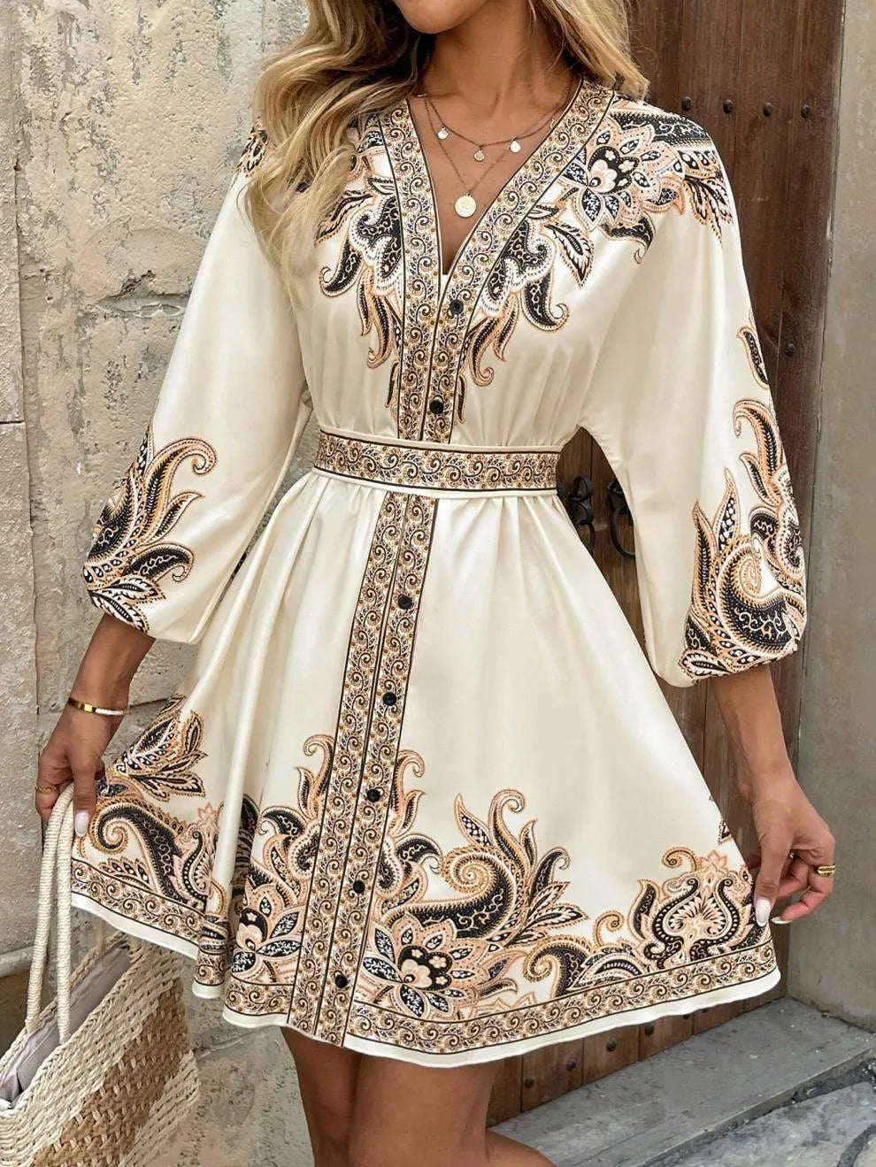 Elsie - Élégante robe courte à col en V et manches 3/4