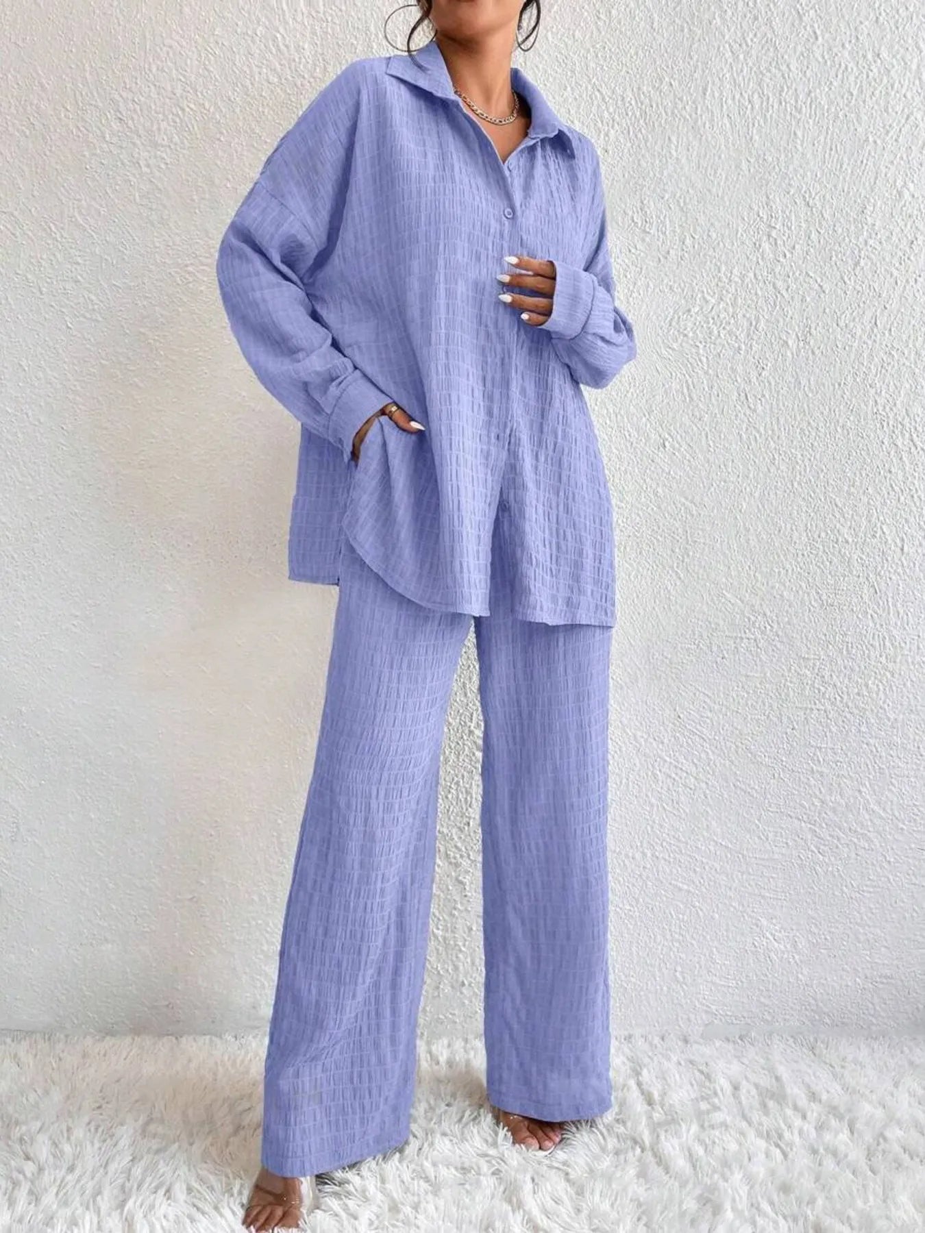 Lydia - Élégant ensemble avec blouse boutonnée à manches longues et pantalon