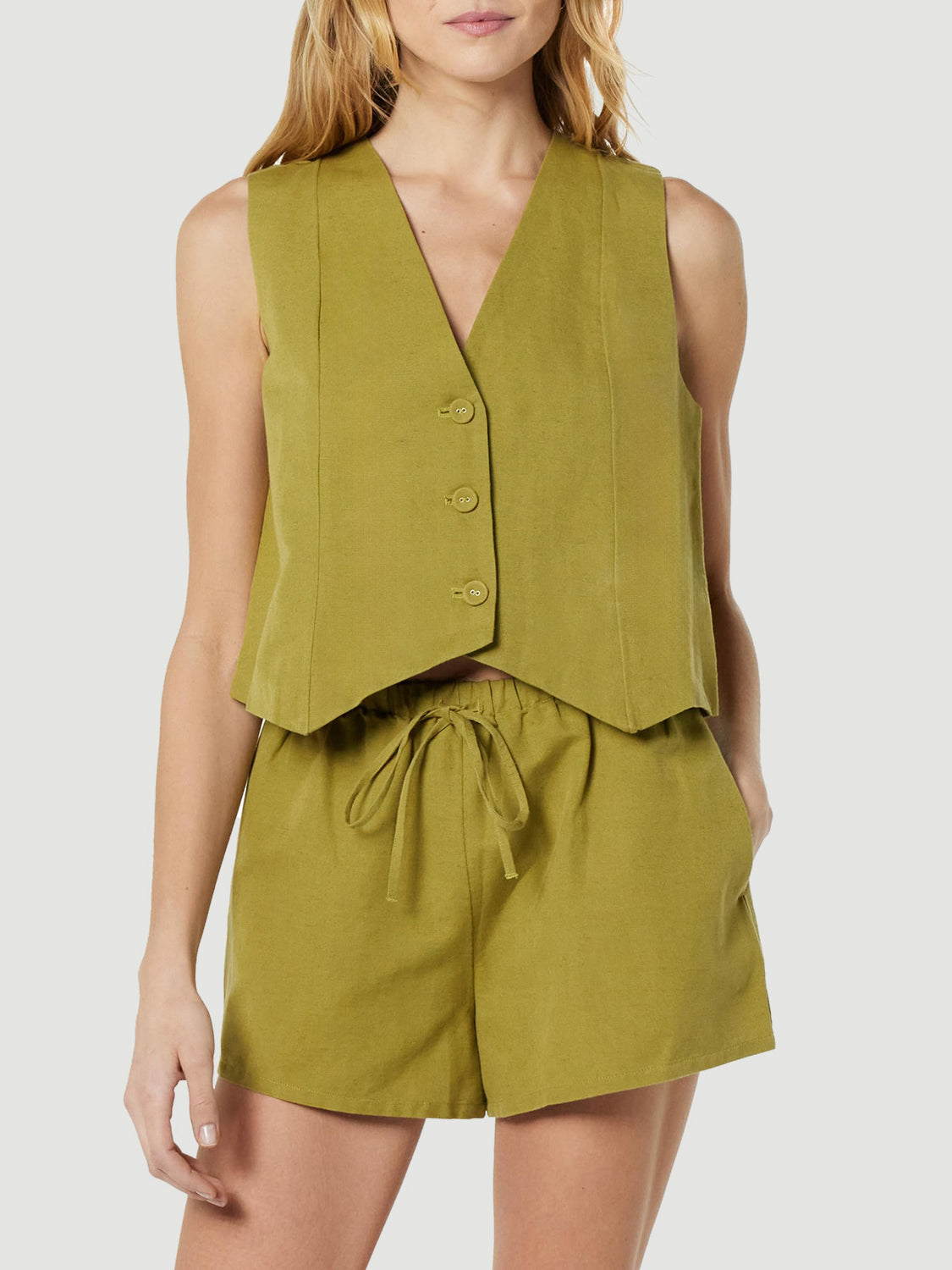 Reyna - Ensemble élégant de top sans manches à col en V avec boutons et short à poches
