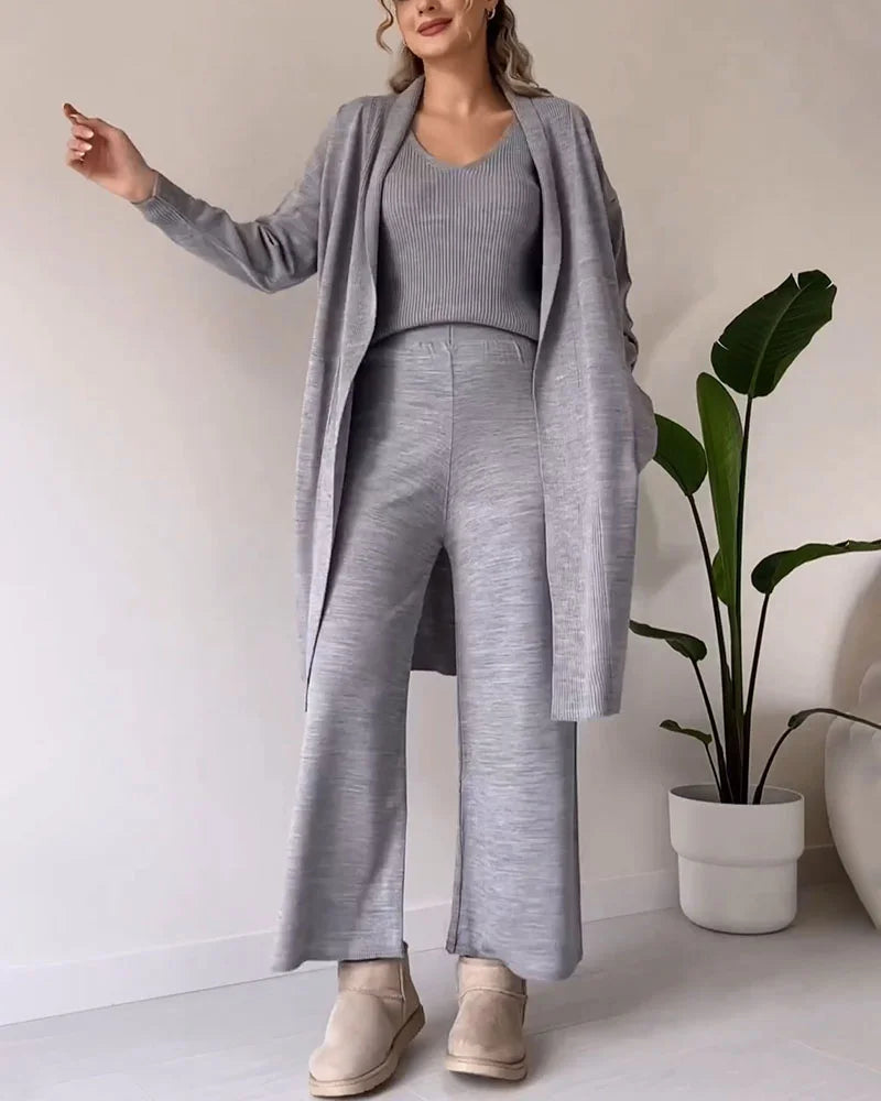 Thea - Élégant ensemble trois pièces avec top sans manches, pantalon et cardigan fluide