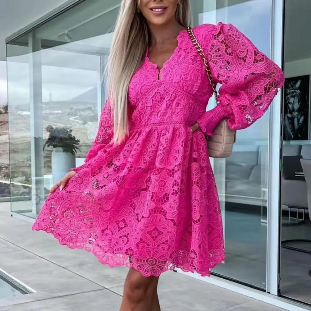 Aurora - Élégante robe midi en dentelle de forme A