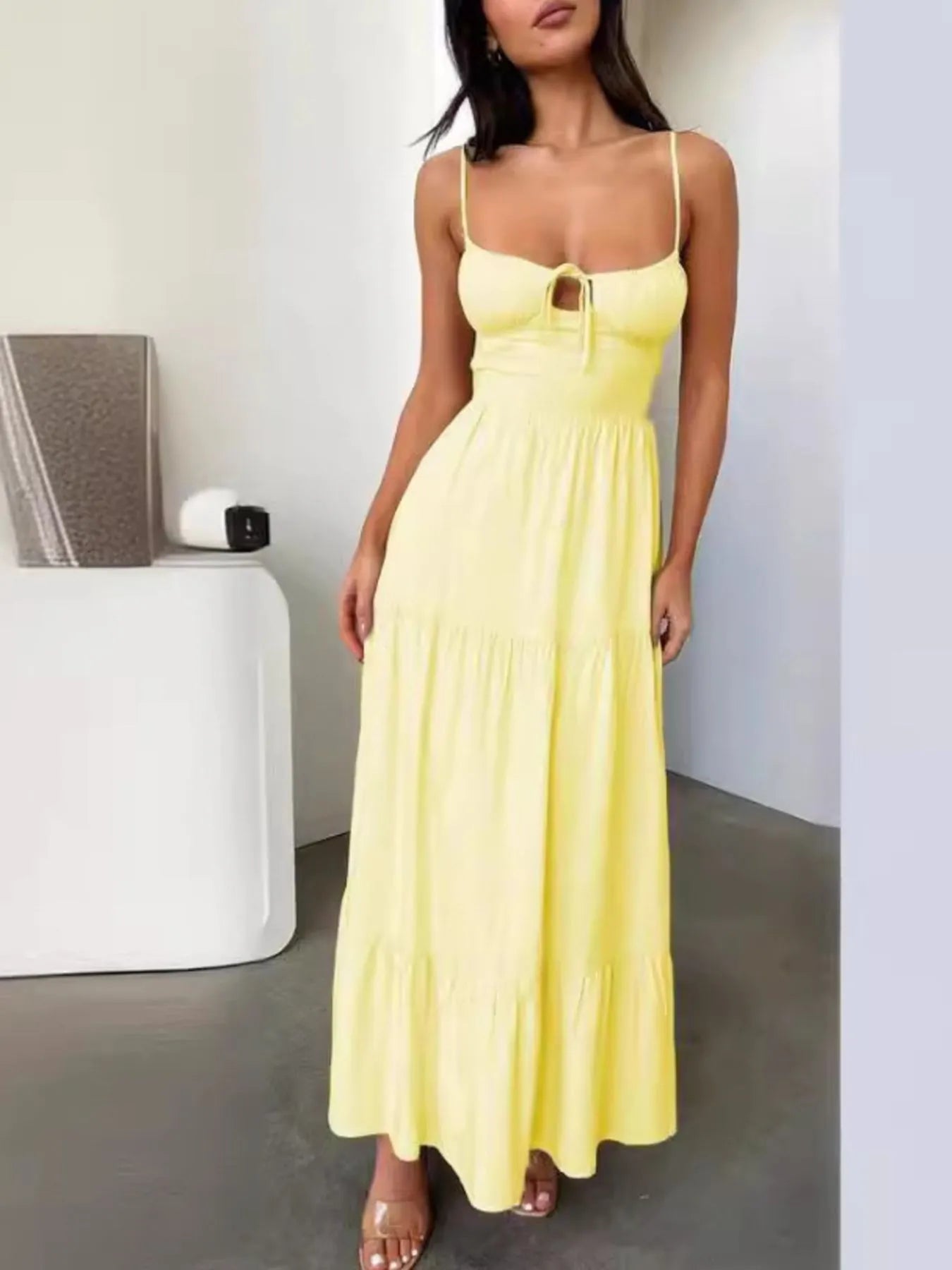 Ariella - Élégante robe maxi à bretelles et dentelle en superpositions