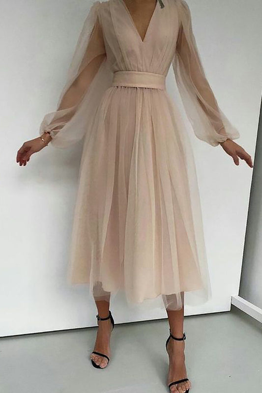 Samira - Élégante robe en dentelle à manches longues avec décolleté en V