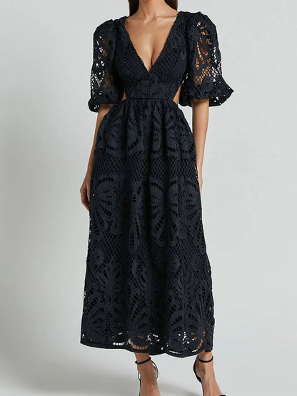 Riya - Élégante robe longue en dentelle avec décolleté en V et dos nu