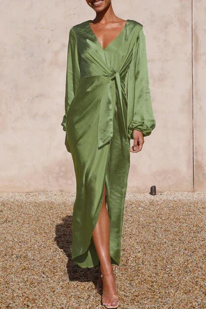 Nova - Élégante robe à manches longues avec décolleté en V et taille nouée
