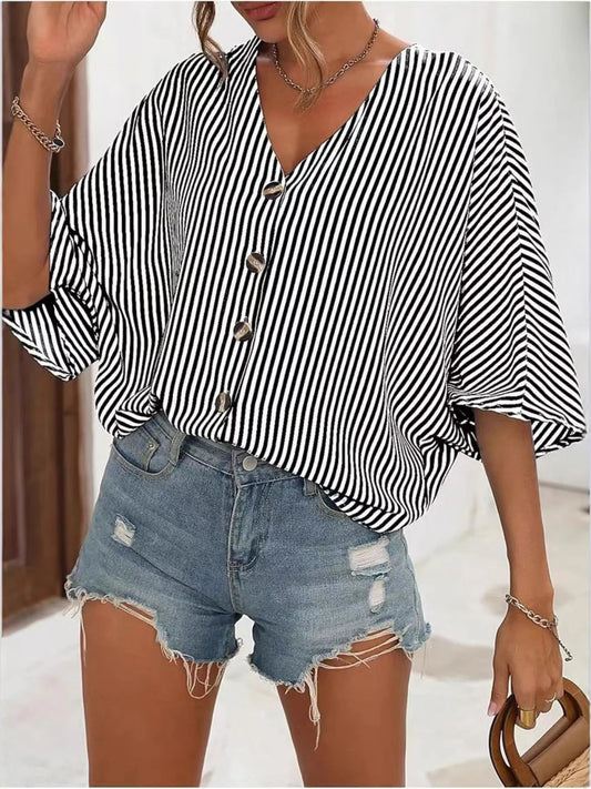 Addison - Blouse à rayures avec col en V, boutons et manches chauve-souris