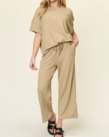 Kiera - Ensemble t-shirt ample à col rond texturé et pantalon à jambes larges