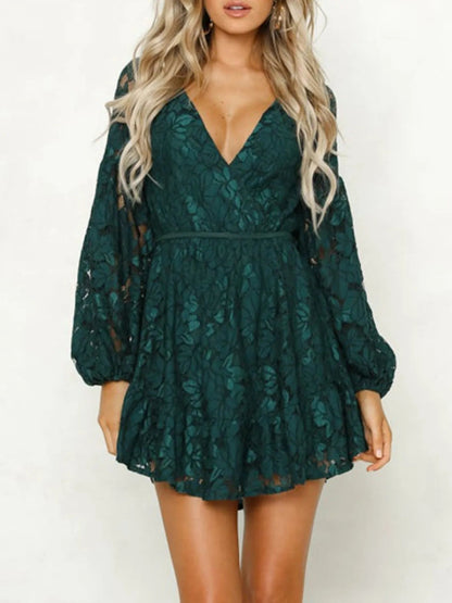 Patrice - Chic robe mini en dentelle à manches longues et profond décolleté en V