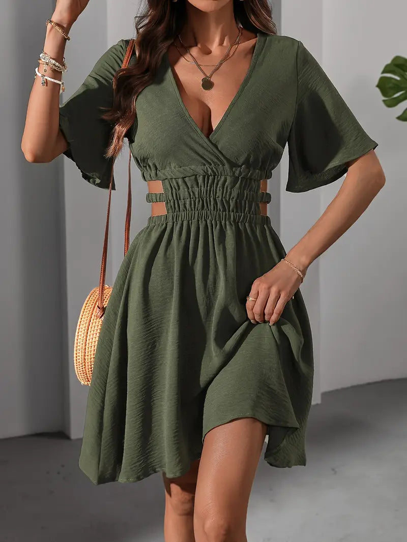 Loretta - Robe à manches papillon et découpe à la taille