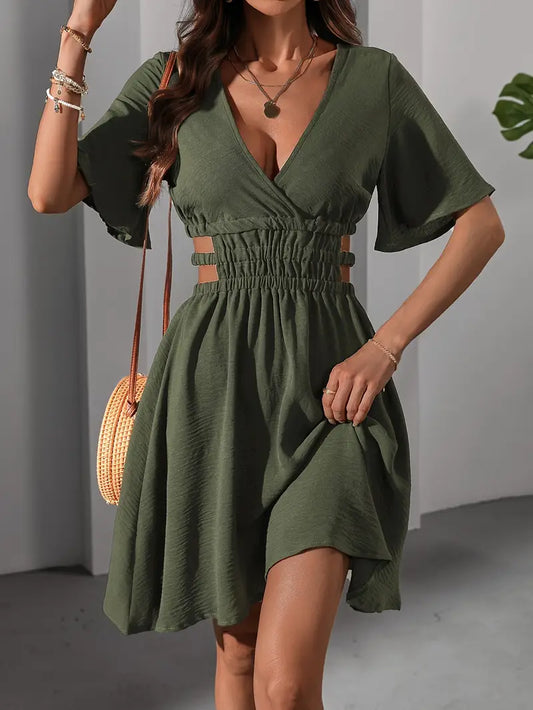 Loretta - Robe à manches papillon et découpe à la taille