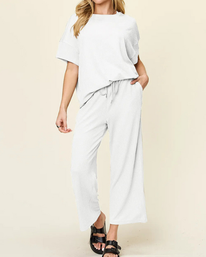 Kiera - Ensemble t-shirt ample à col rond texturé et pantalon à jambes larges