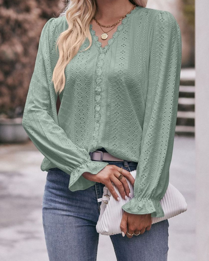 Rhea - Élégante blouse à col en V et manches à volants