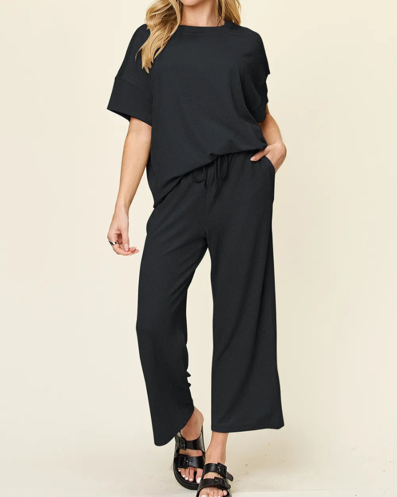 Kiera - Ensemble t-shirt ample à col rond texturé et pantalon à jambes larges