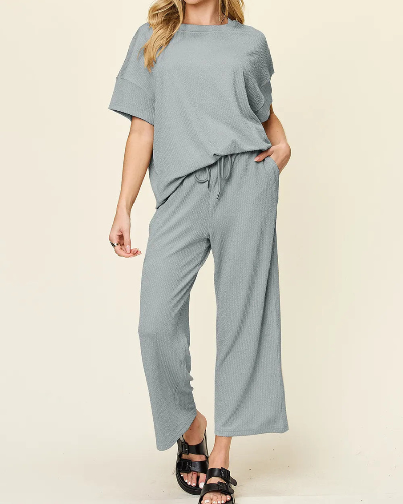Kiera - Ensemble t-shirt ample à col rond texturé et pantalon à jambes larges