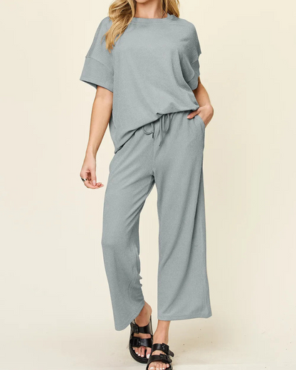 Kiera - Ensemble t-shirt ample à col rond texturé et pantalon à jambes larges