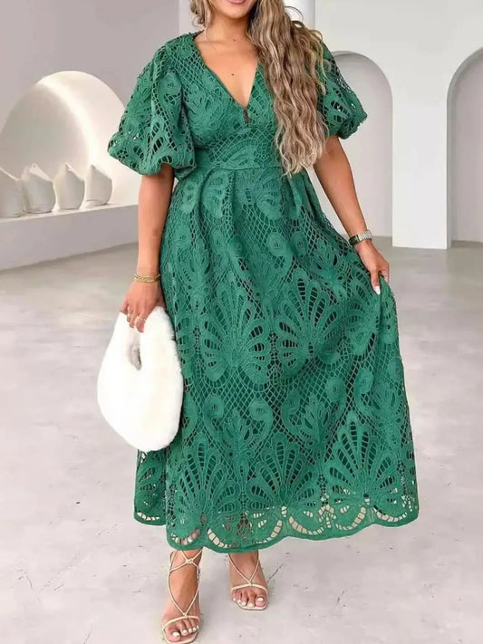 Shiela - Élégante robe longue en dentelle avec col en V et manches bouffantes