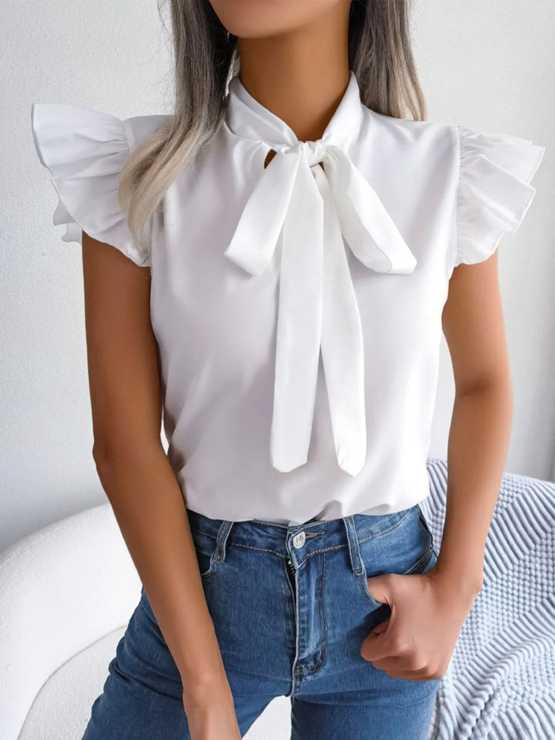 Marielle - Blouse à volants et nœud lavallière
