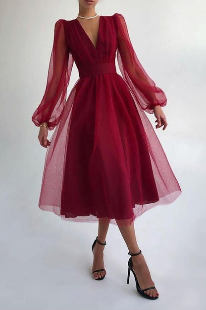 Samira - Élégante robe en dentelle à manches longues avec décolleté en V