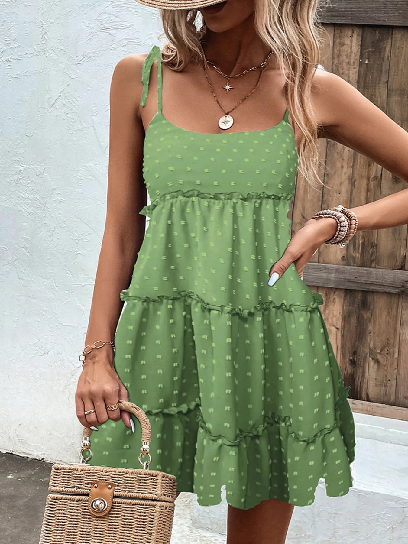 Roxane - Élégante robe chemise à pois suisses avec volants
