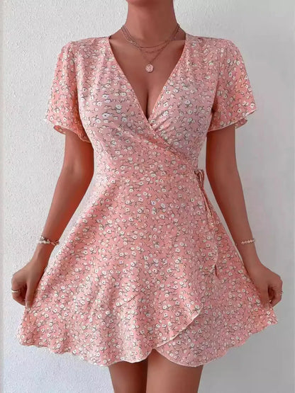 Rosanna - Élégante robe mini fleurie à manches courtes avec col en V profond