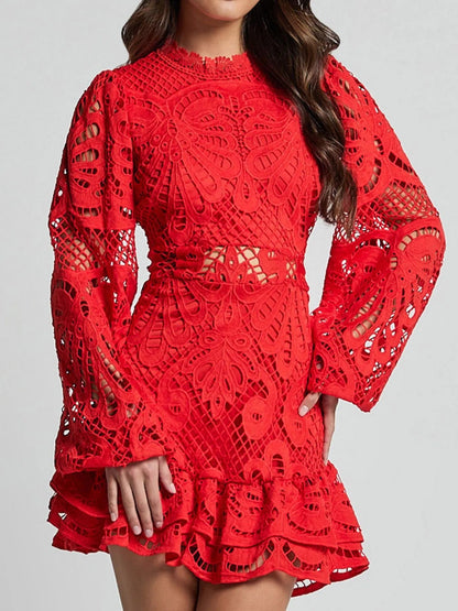 Zyra - Élégante mini-robe à manches longues en dentelle