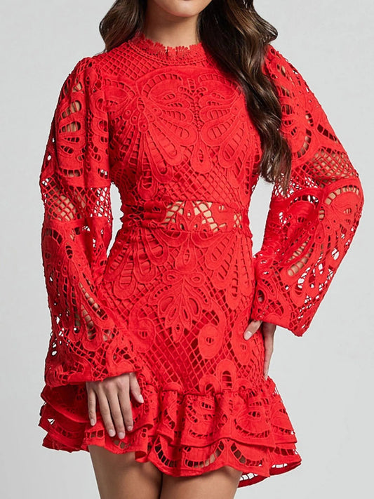 Zyra - Élégante mini-robe à manches longues en dentelle