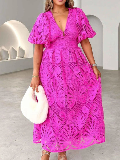 Shiela - Élégante robe longue en dentelle avec col en V et manches bouffantes
